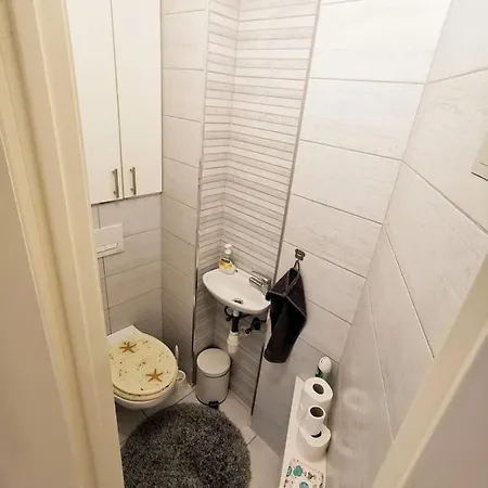 Apartment Bright, Spacious 3 Bedroom, Garage *