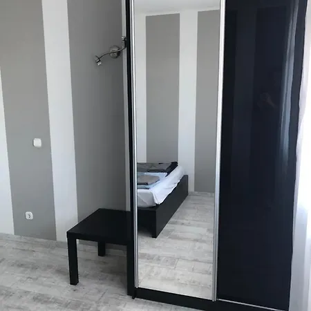 Apartment Bright, Spacious 3 Bedroom, Garage