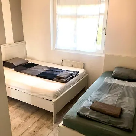 Apartment Bright, Spacious 3 Bedroom, Garage *
