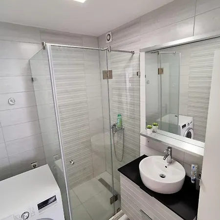 Bright, Spacious 3 Bedroom, Garage * Будапешт