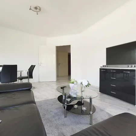 Bright, Spacious 3 Bedroom, Garage * Будапешт