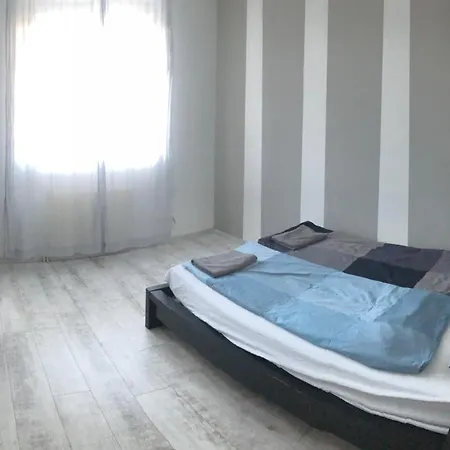 Bright, Spacious 3 Bedroom, Garage Апартаменты